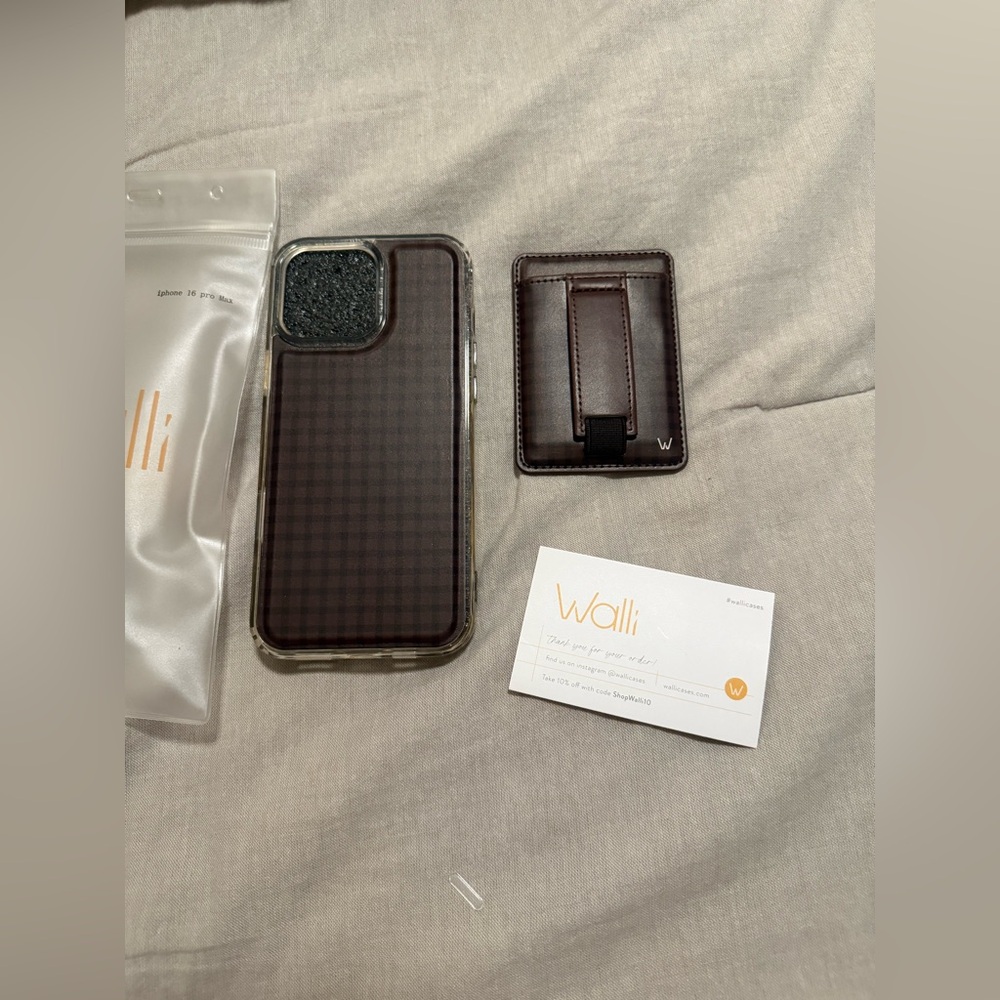Walli Cafe Gingham iPhone 16 pro max wallet Magnetic Case - NWT - Picture 3 of 5